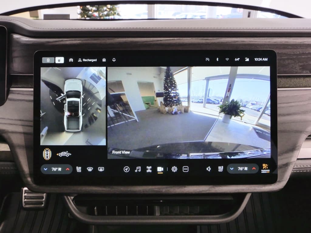 2022 Rivian R1T view 13