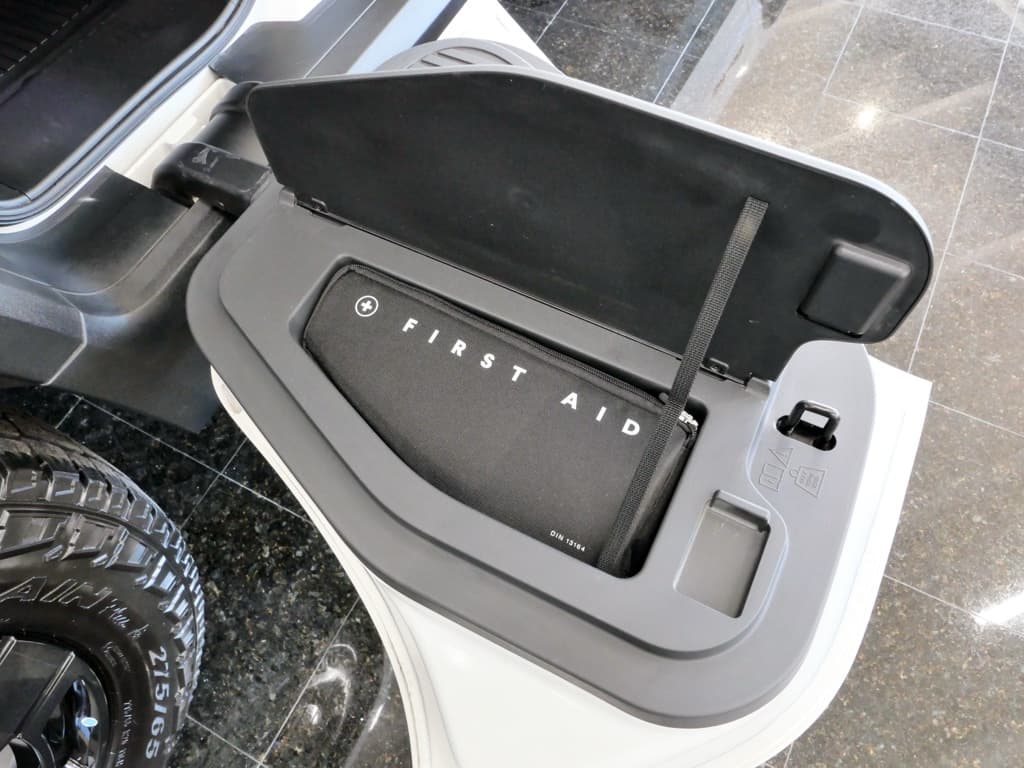 2022 Rivian R1T view 27