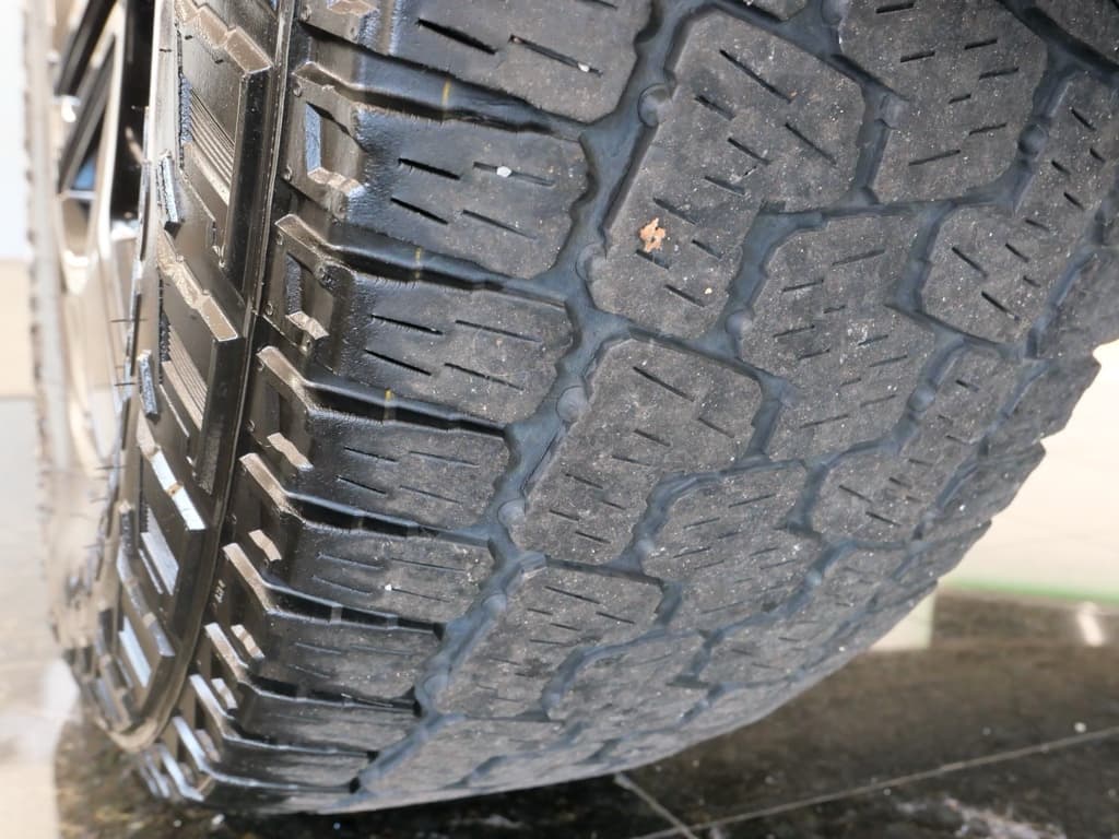 2022 Rivian R1T view 36