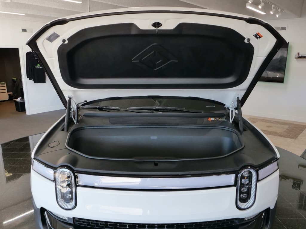 2022 Rivian R1T view 24