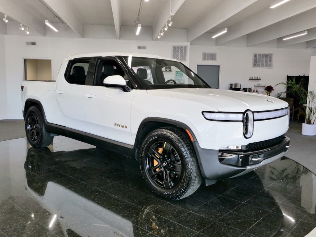 2022 Rivian R1T view 4