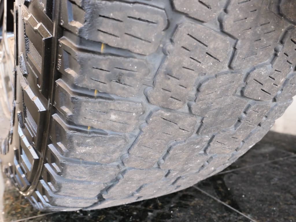 2022 Rivian R1T view 34