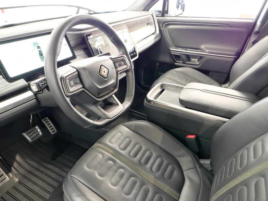 2022 Rivian R1T view 17