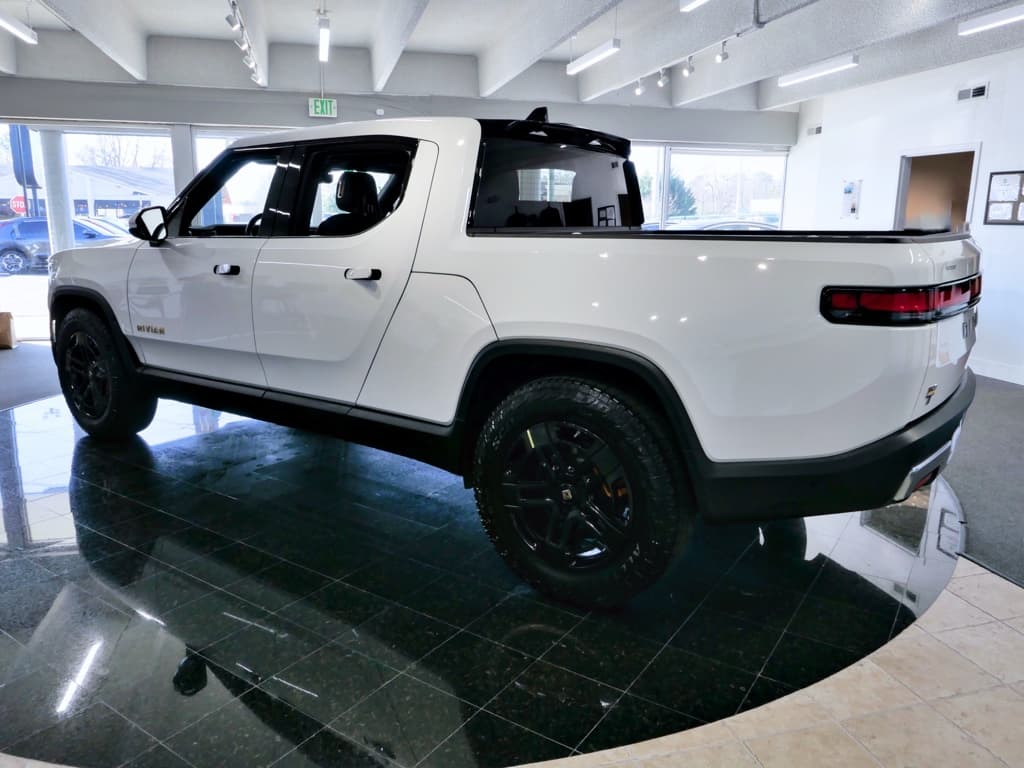 2022 Rivian R1T view 3