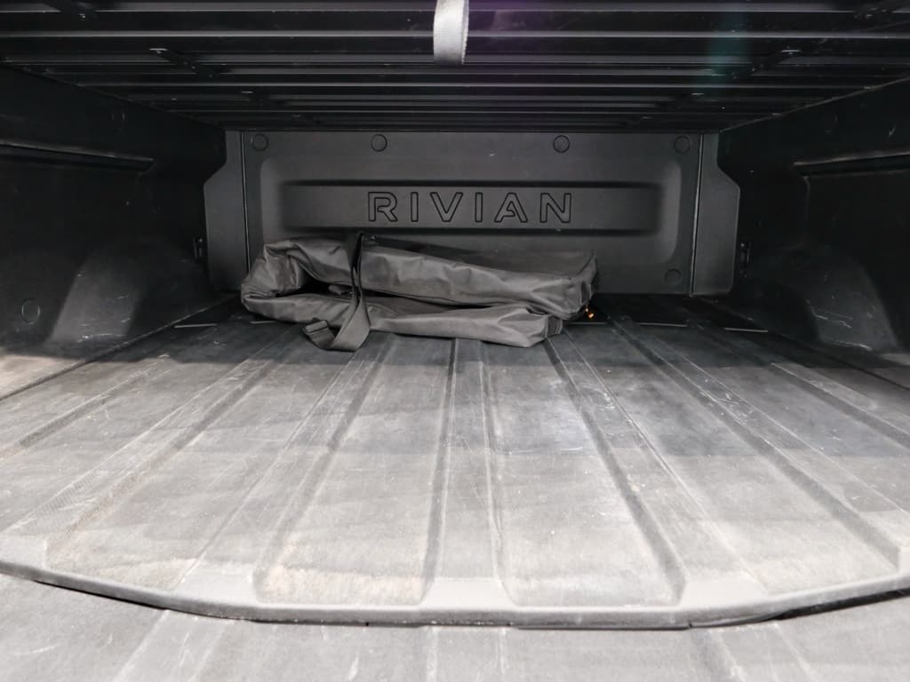 2022 Rivian R1T view 30