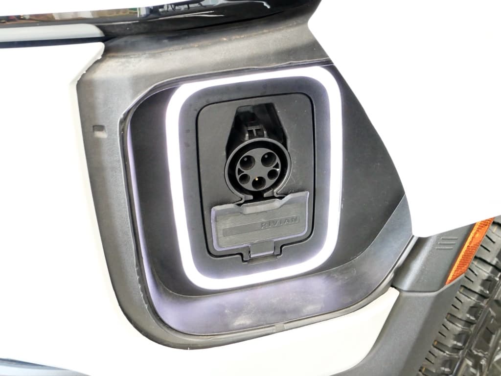 2022 Rivian R1T view 5