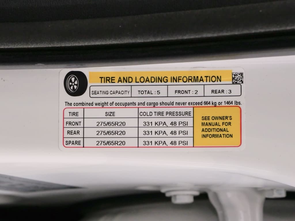2022 Rivian R1T view 32