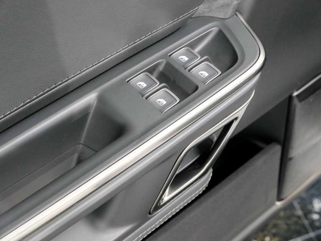 2022 Rivian R1T view 7