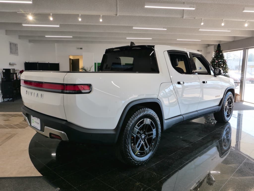 2022 Rivian R1T view 2