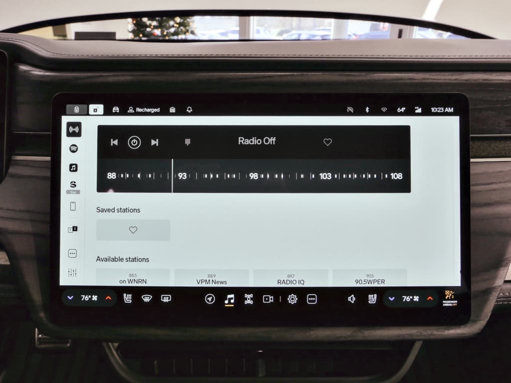 2022 Rivian R1T view 11