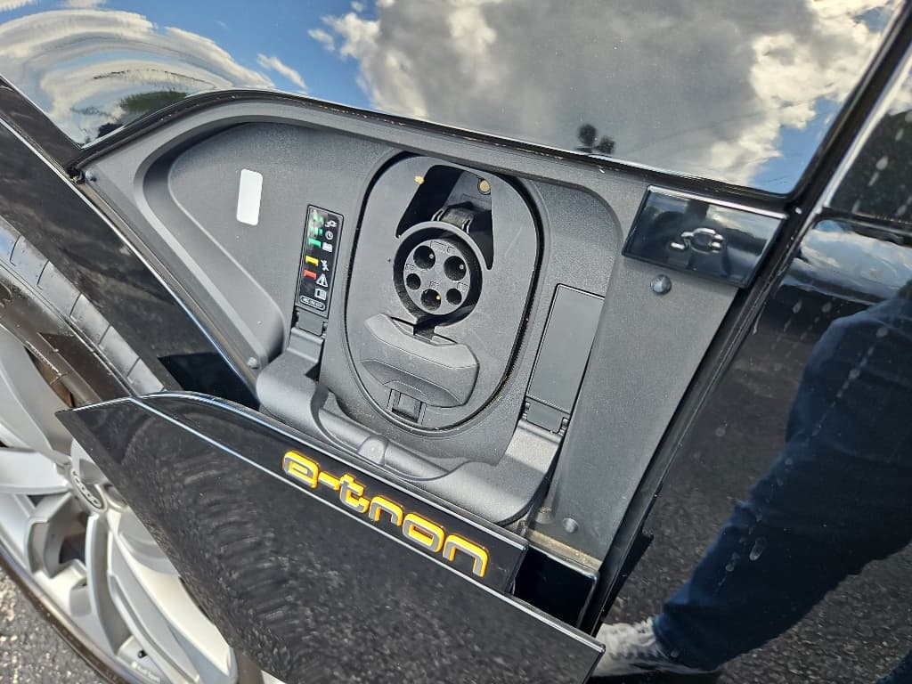2021 Audi e-tron view 5