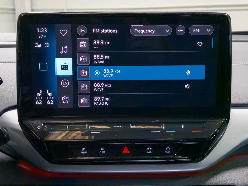 2023 Volkswagen ID.4 view 11