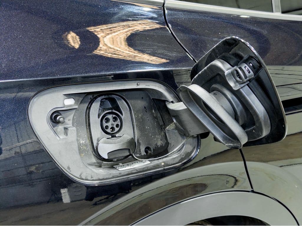 2023 Volkswagen ID.4 view 5