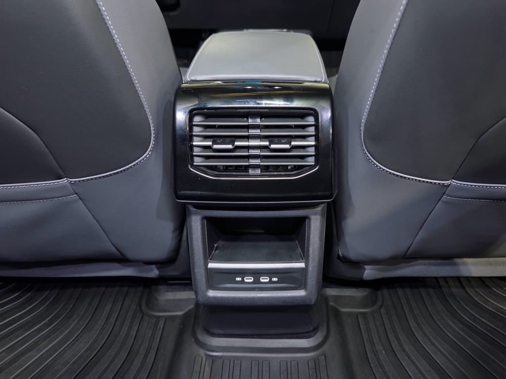 2023 Volkswagen ID.4 view 22