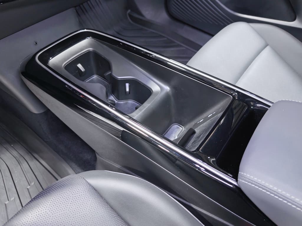 2023 Volkswagen ID.4 view 20