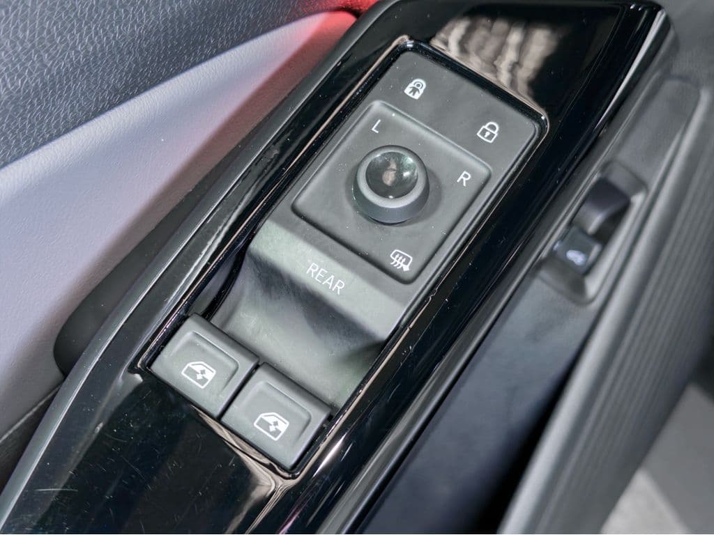 2023 Volkswagen ID.4 view 7