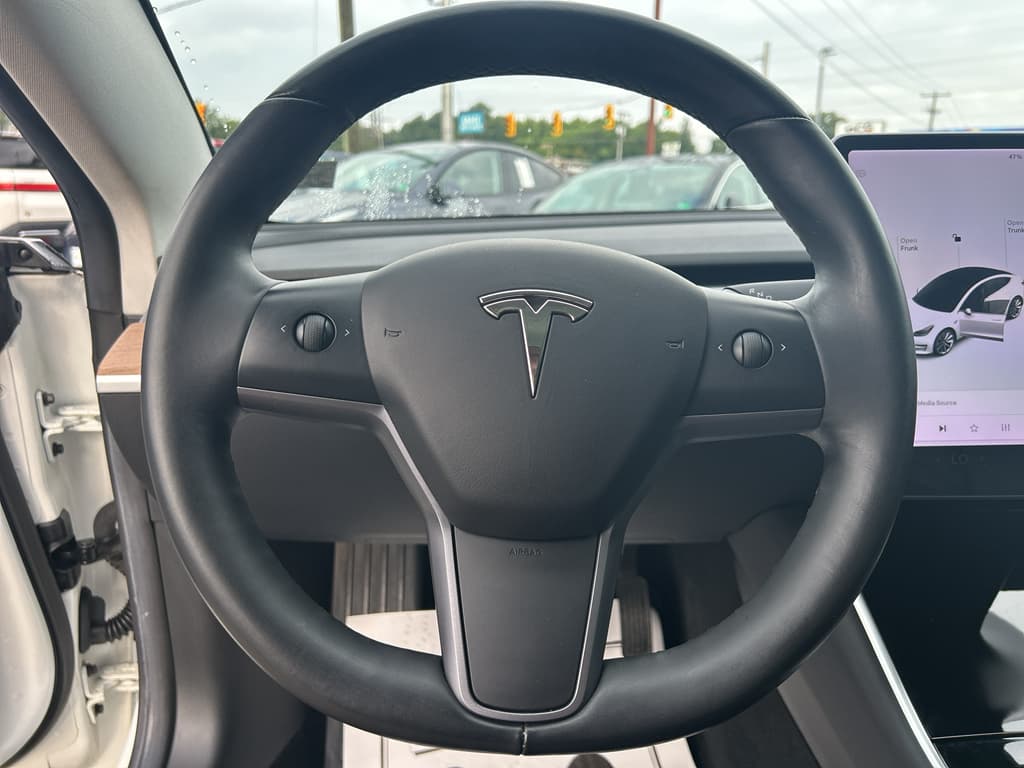 2018 Tesla Model 3 view 8
