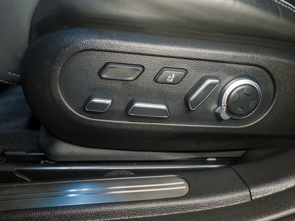 2023 Genesis GV60 view 7