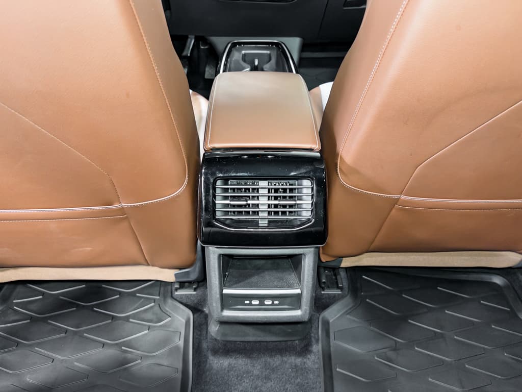 2023 Volkswagen ID.4 view 22