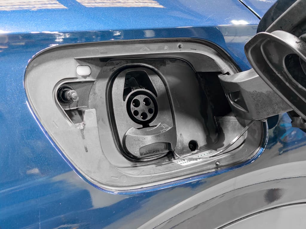 2023 Volkswagen ID.4 view 5