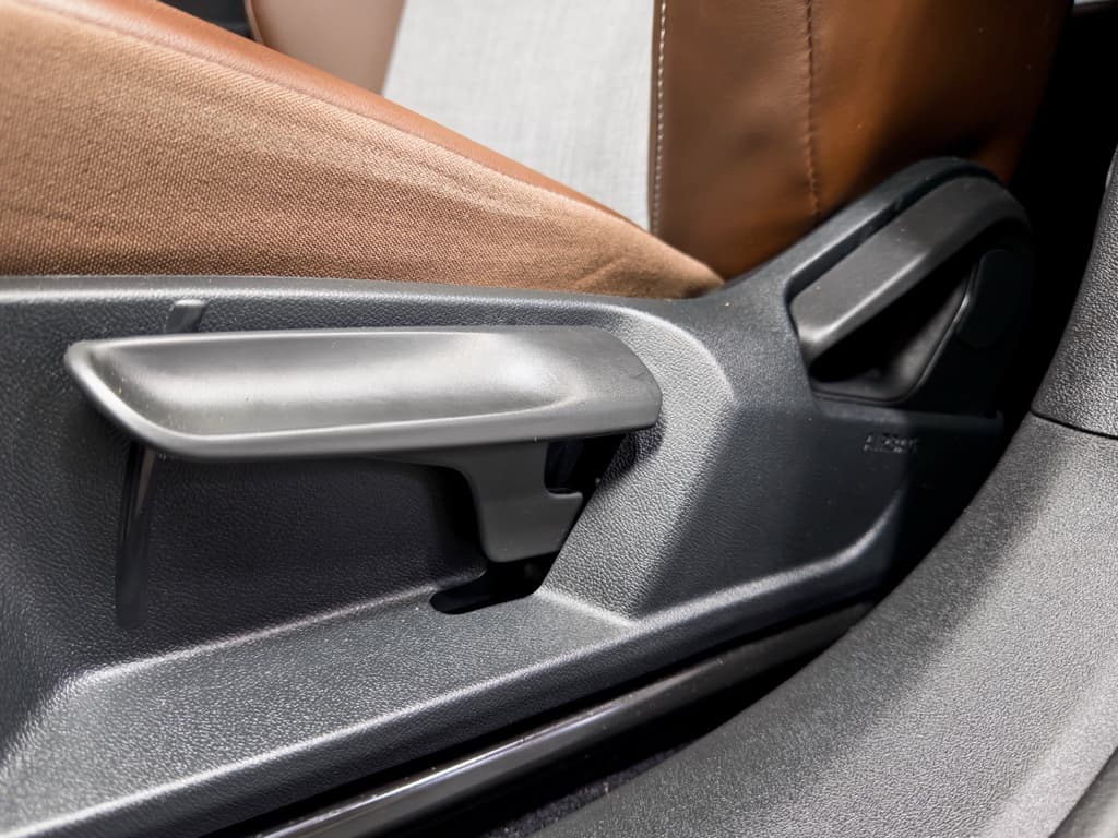 2023 Volkswagen ID.4 view 6