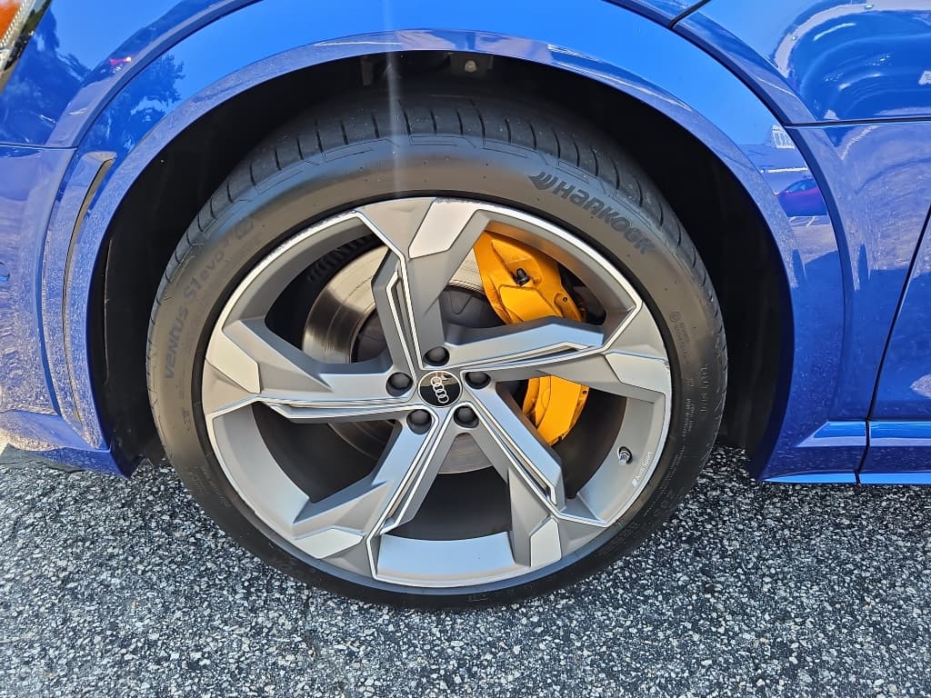 2023 Audi e-tron S view 25