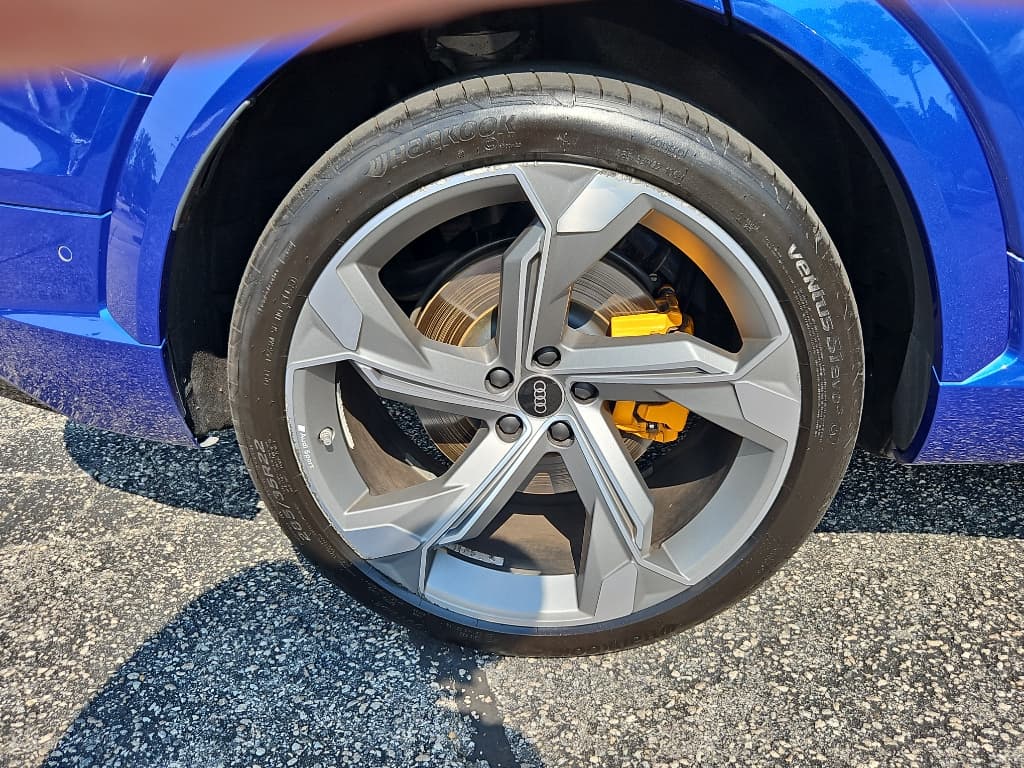 2023 Audi e-tron S view 29