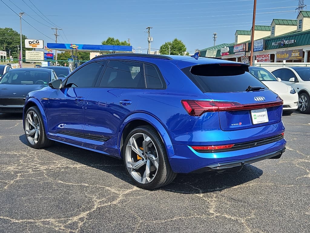 2023 Audi e-tron S view 2