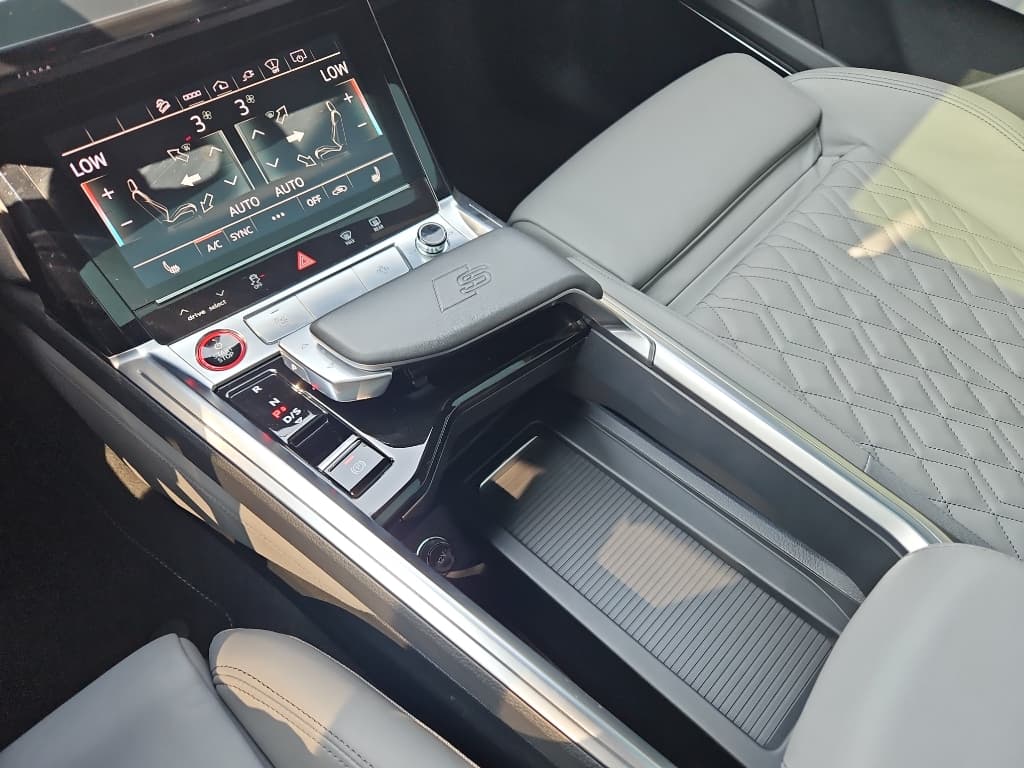 2023 Audi e-tron S view 16