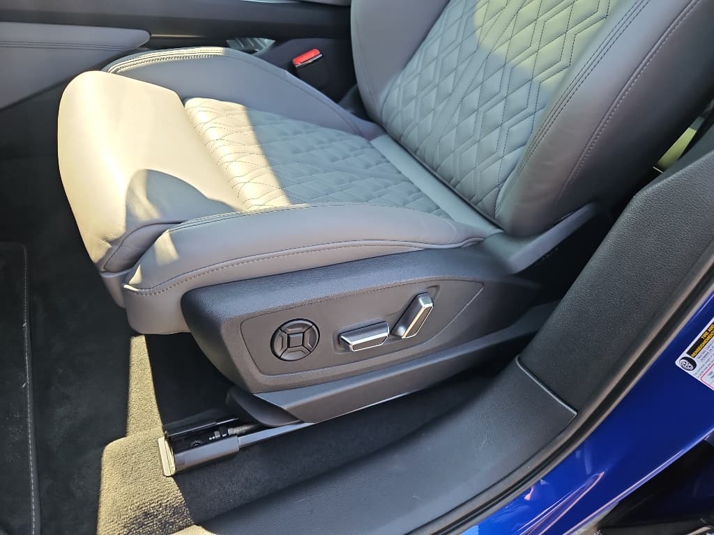 2023 Audi e-tron S view 6