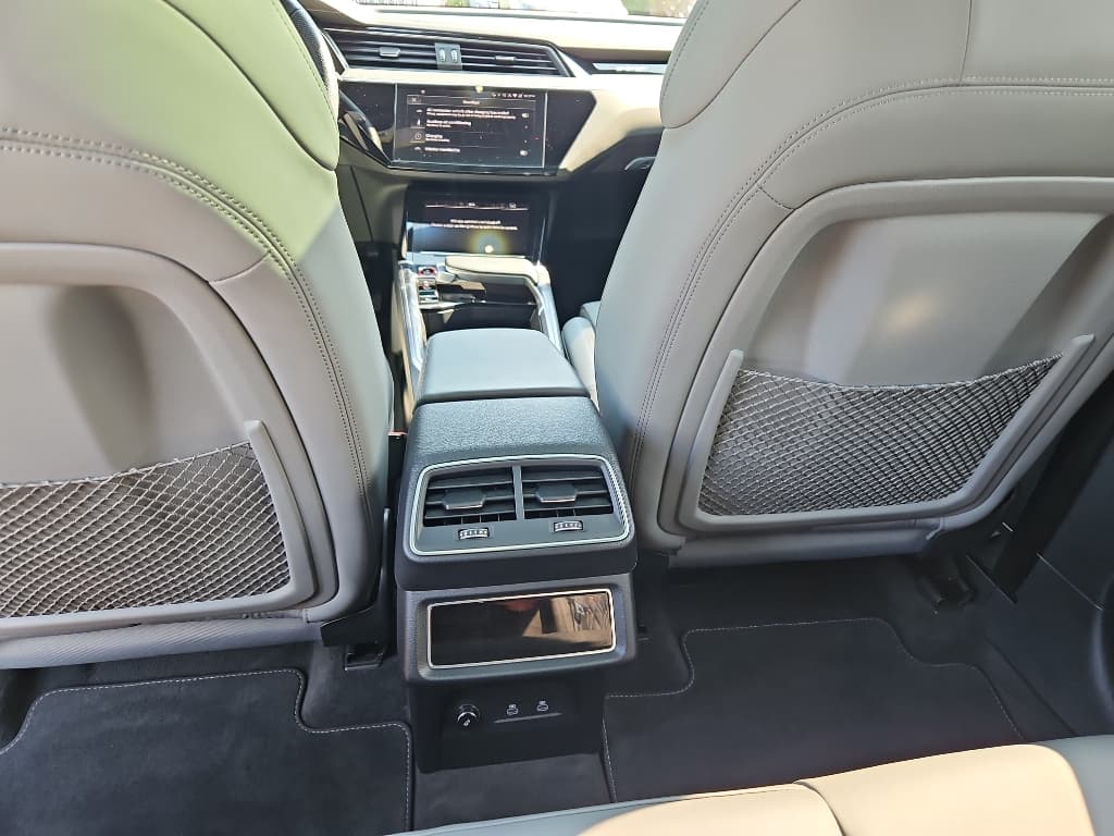 2023 Audi e-tron S view 19