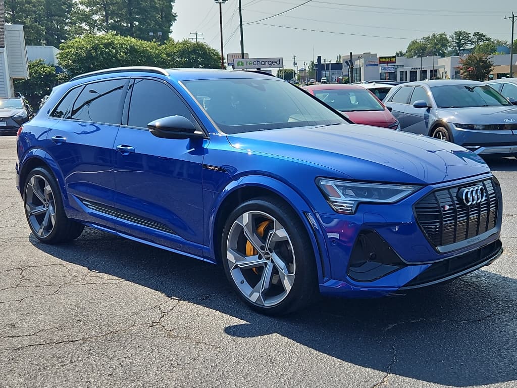 2023 Audi e-tron S view 4