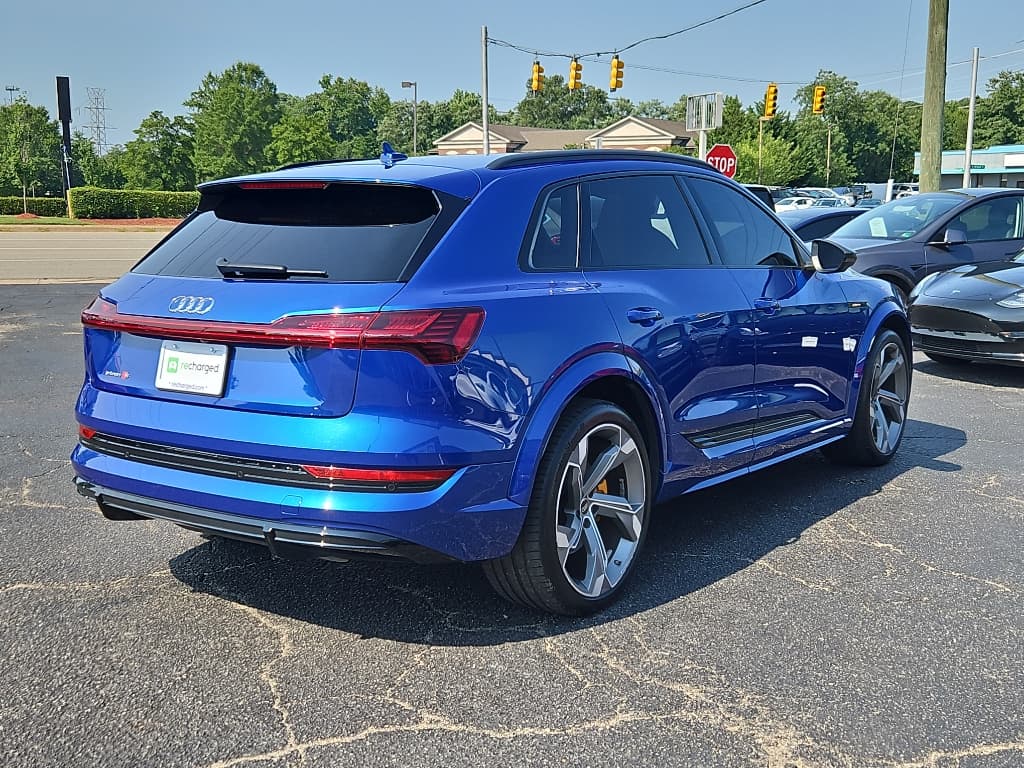 2023 Audi e-tron S view 3