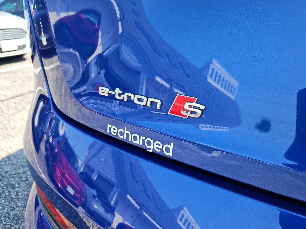 2023 Audi e-tron S view 33