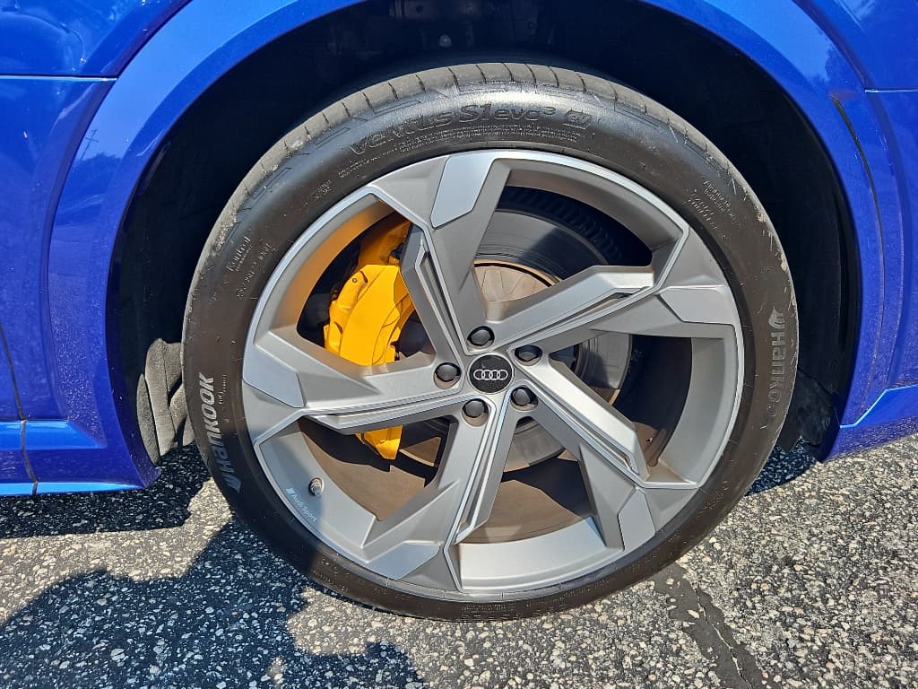 2023 Audi e-tron S view 31