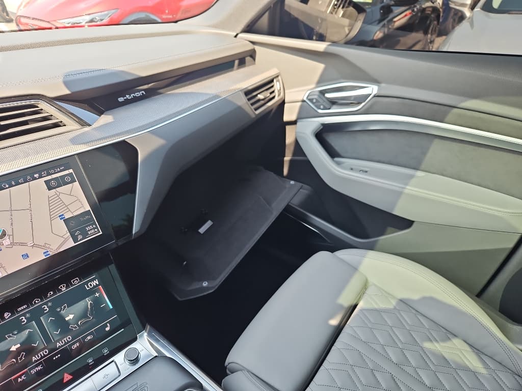 2023 Audi e-tron S view 18