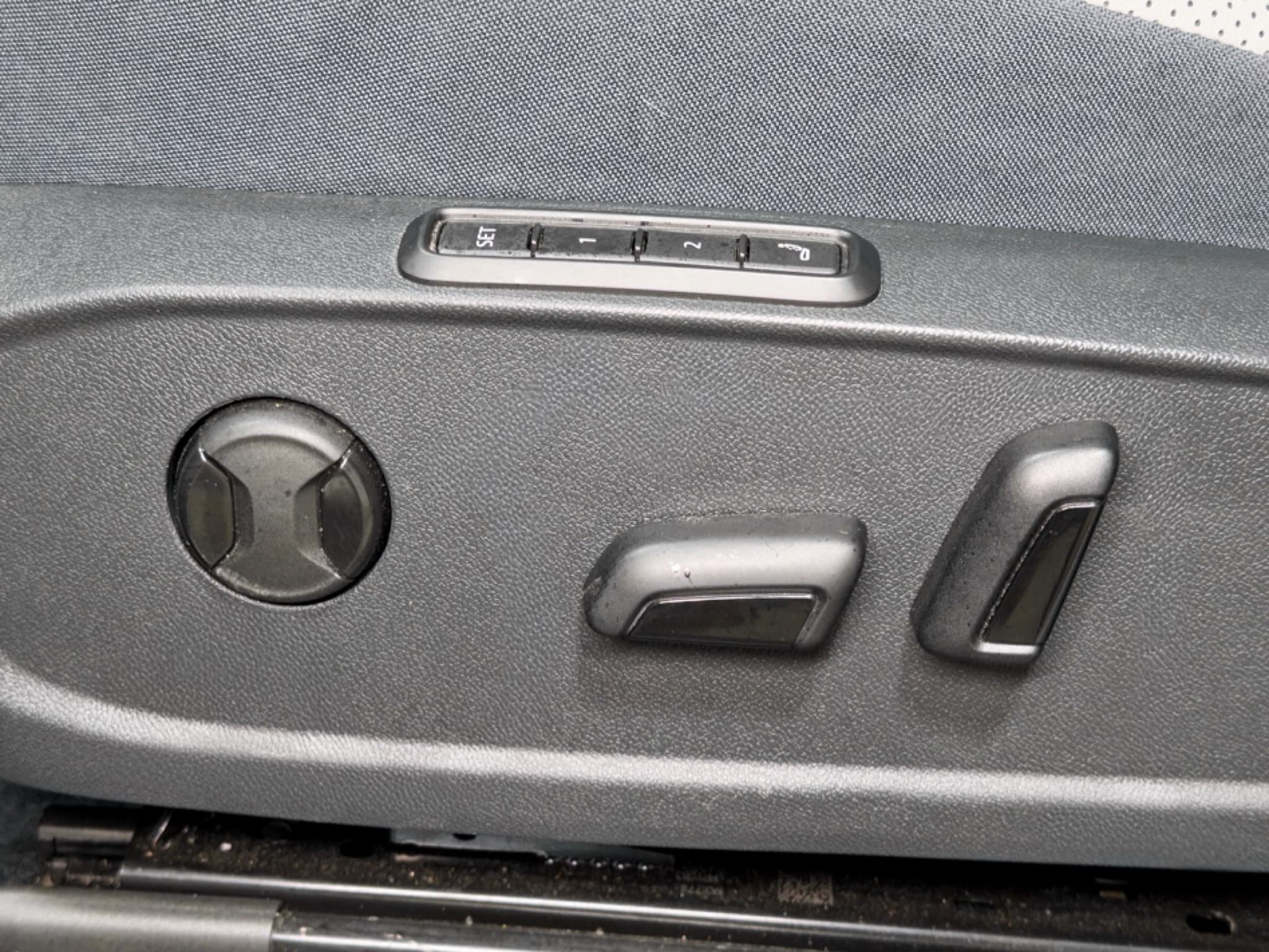 2025 Volkswagen ID.4 view 7