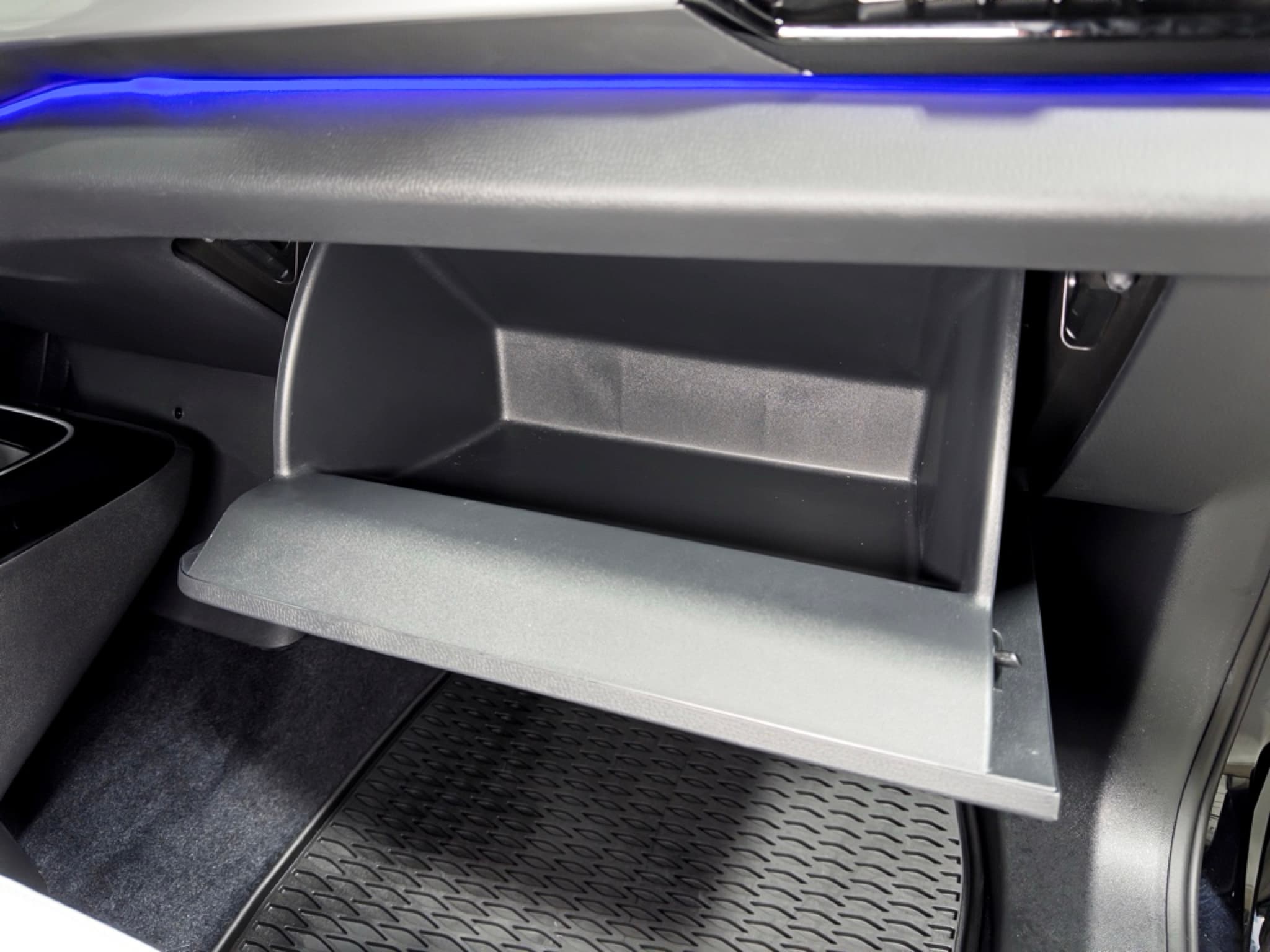 2025 Volkswagen ID.4 view 20