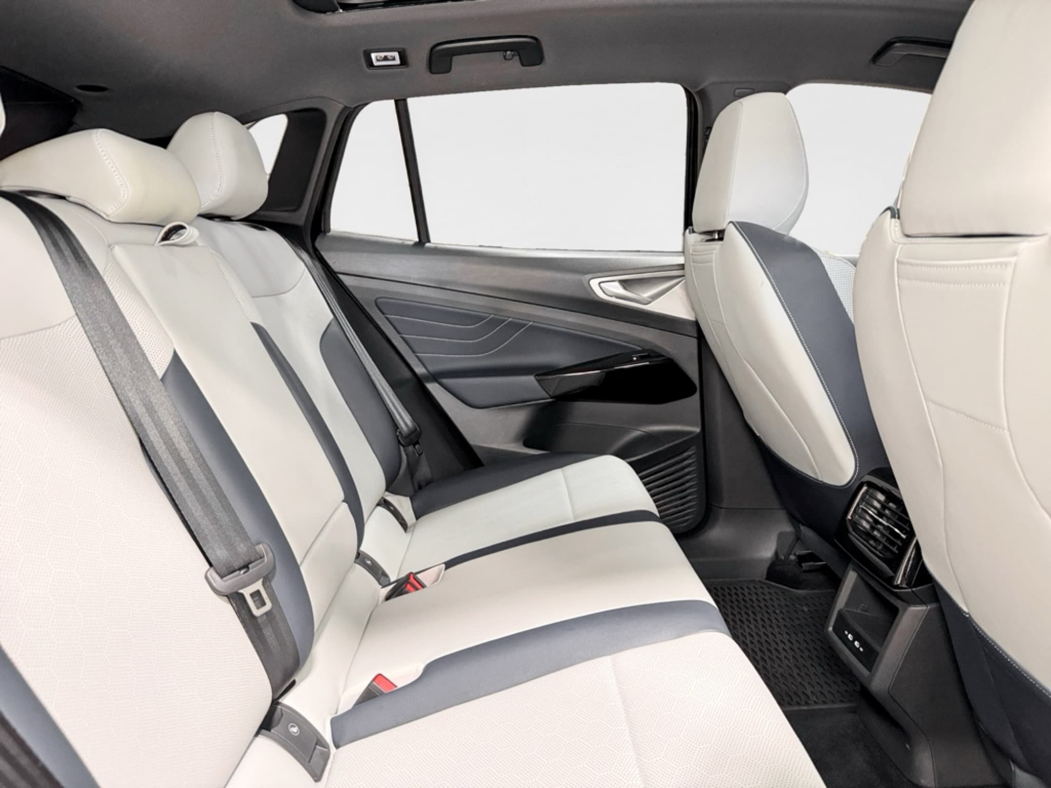 2025 Volkswagen ID.4 view 22