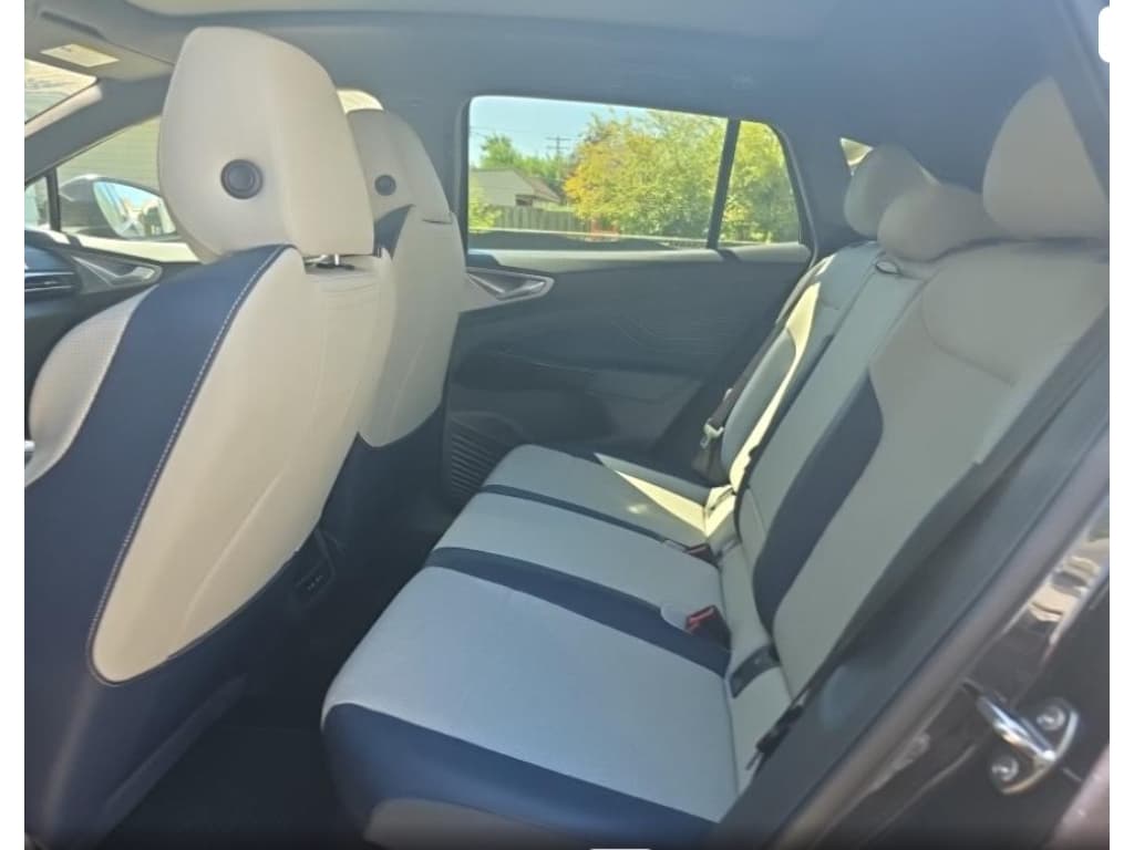 2025 Volkswagen ID.4 view 5