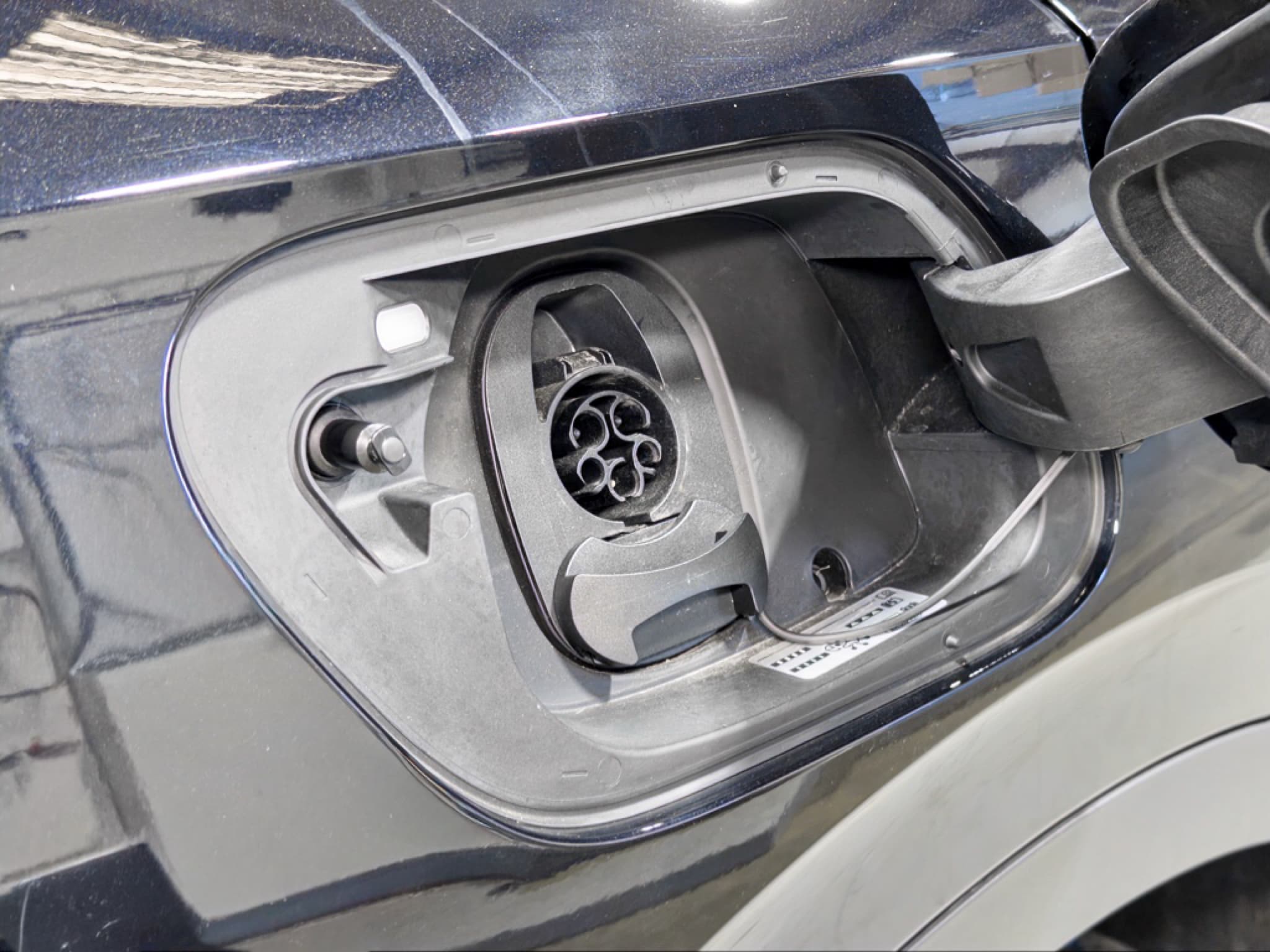 2025 Volkswagen ID.4 view 5