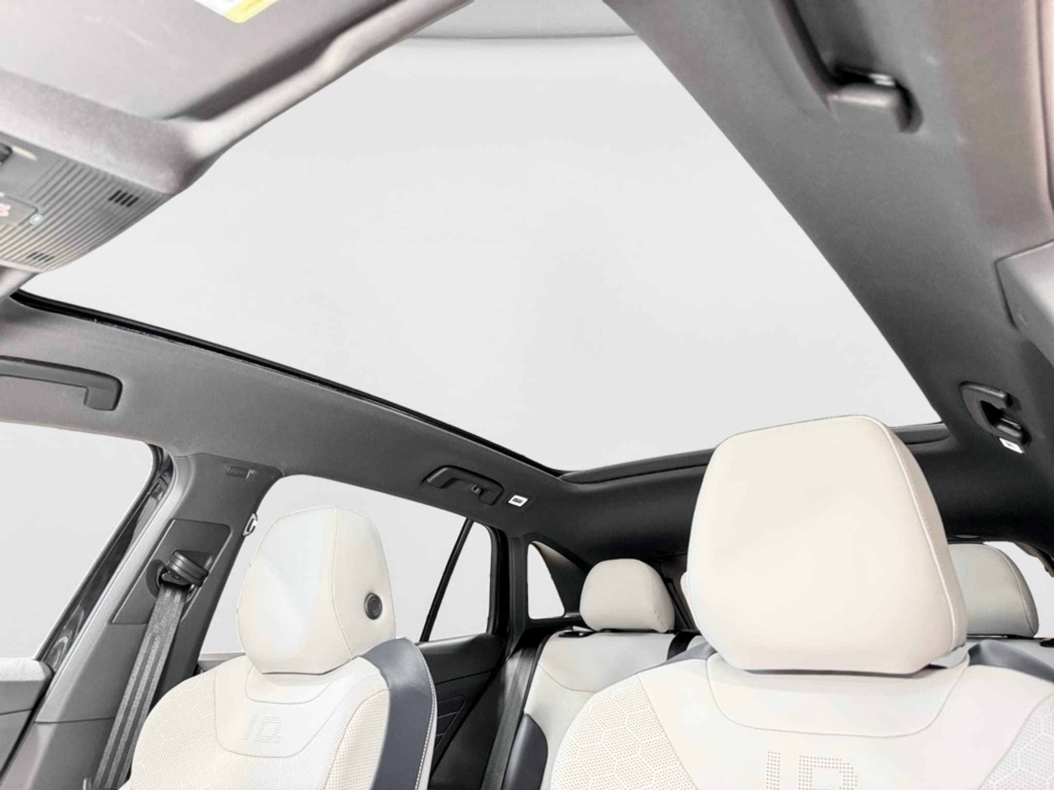 2025 Volkswagen ID.4 view 24