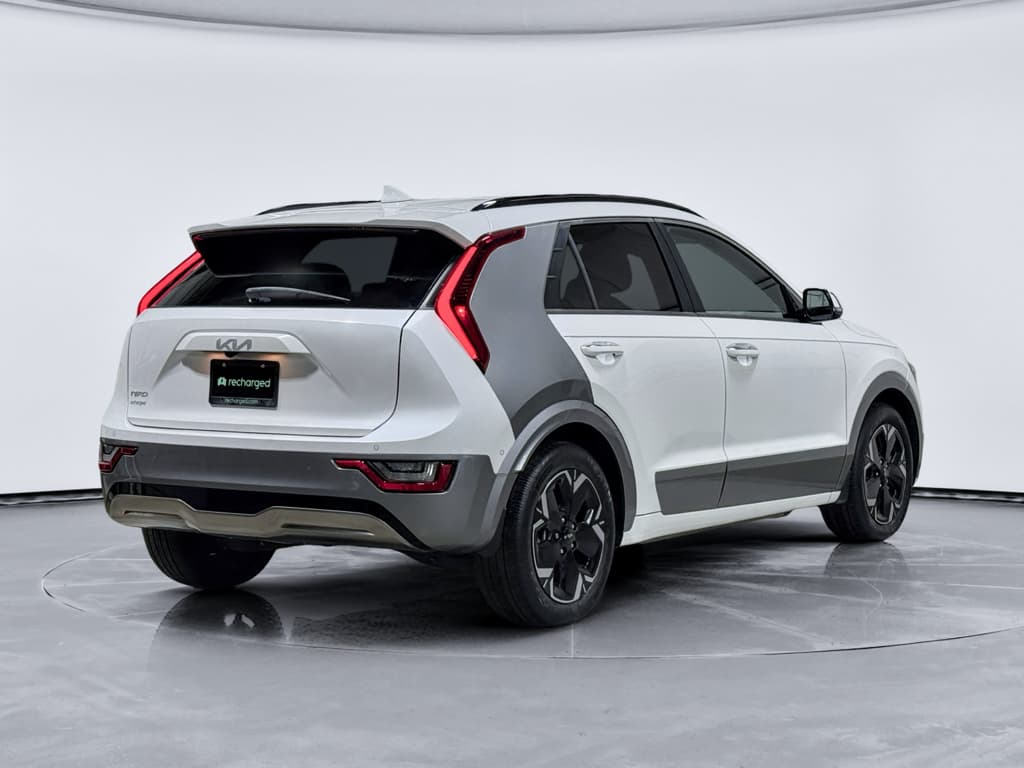 2023 Kia Niro EV view 3