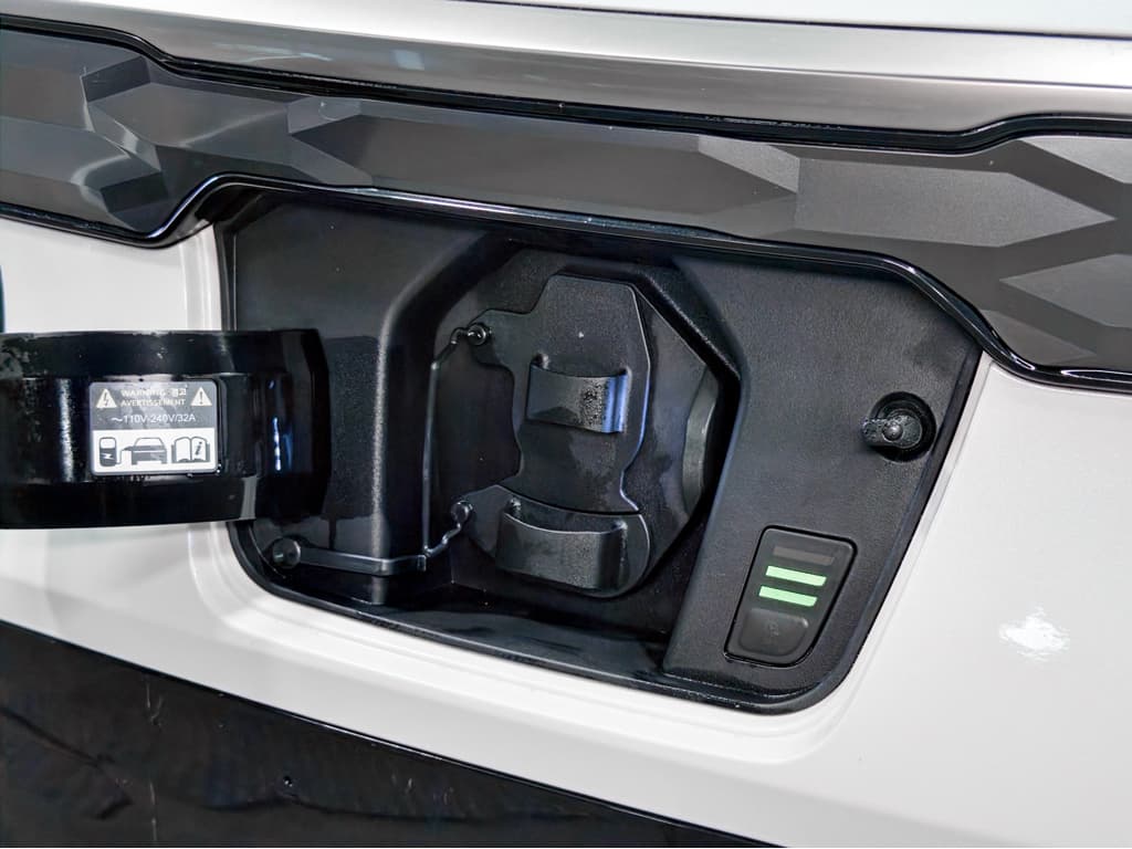 2023 Kia Niro EV view 5