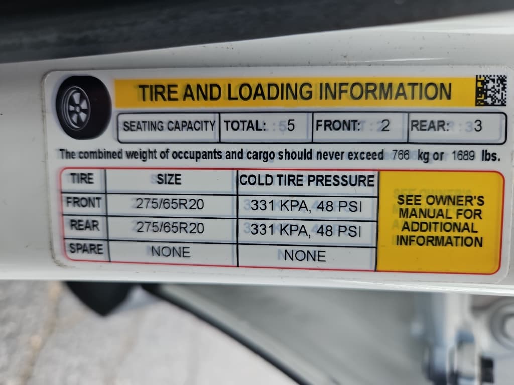 2022 Rivian R1T view 27