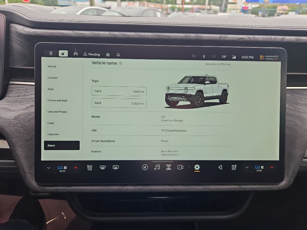 2022 Rivian R1T view 10