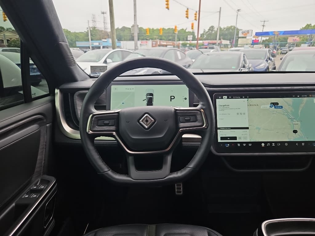 2022 Rivian R1T view 8