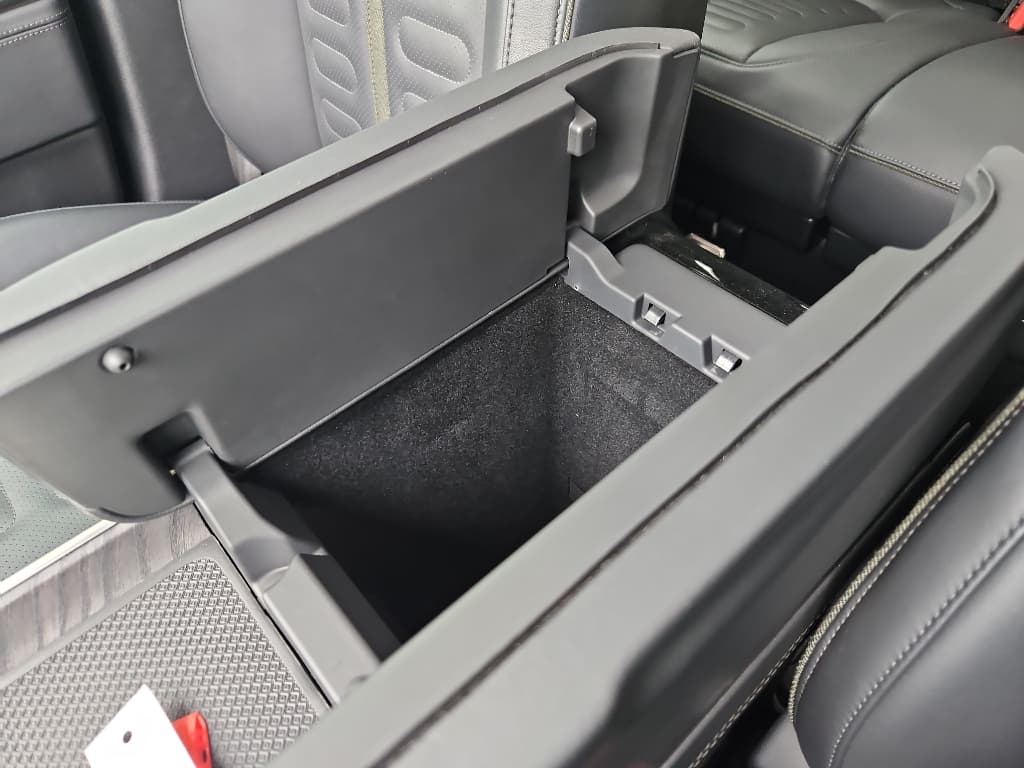 2022 Rivian R1T view 17