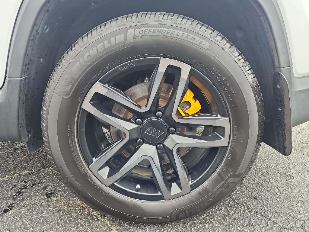 2022 Rivian R1T view 30