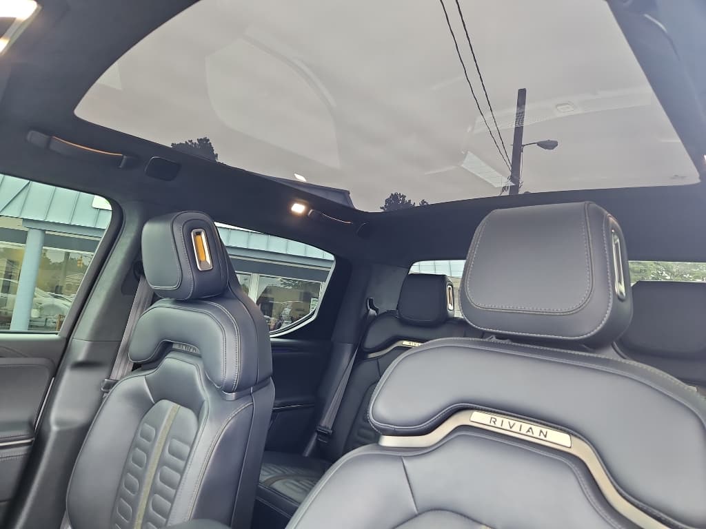 2022 Rivian R1T view 22